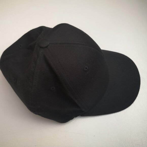 2 / $30.00 - Flex Fit Yupoong Unisex Black Size Large/XL Baseball Hat - Picture 2 of 5
